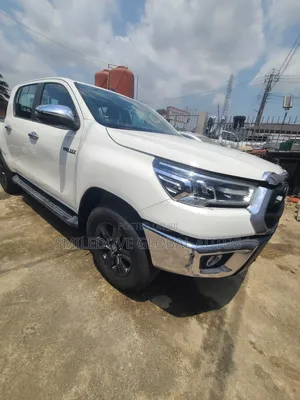 Toyota Hilux 2021 White