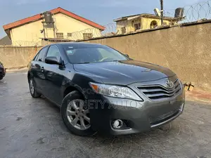 Toyota Camry LE 4dr Sedan (2.5L 4cyl 6AM) 2010 Gray
