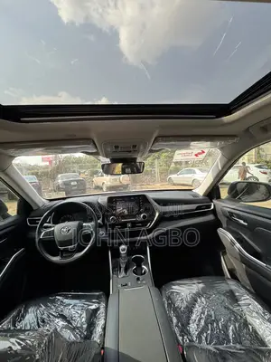 Toyota Highlander XLE 2022 Silver
