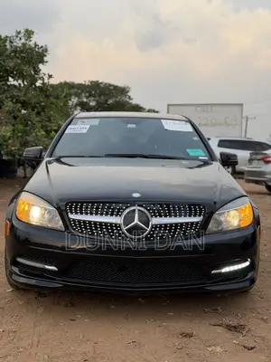 Mercedes-Benz C300 Luxury 4Matic Sedan AWD (3.0L 6cyl 7A) 2011 Black