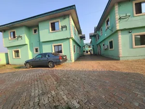 3bdrm Block of Flats in Ekenwan Road Benin for sale