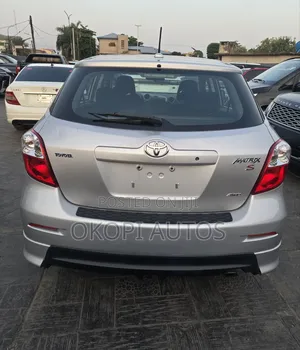 Toyota Matrix S Hatchback AWD (2.4L 4cyl 4A) 2009 Silver