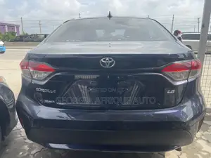 Toyota Corolla LE 2021 Blue