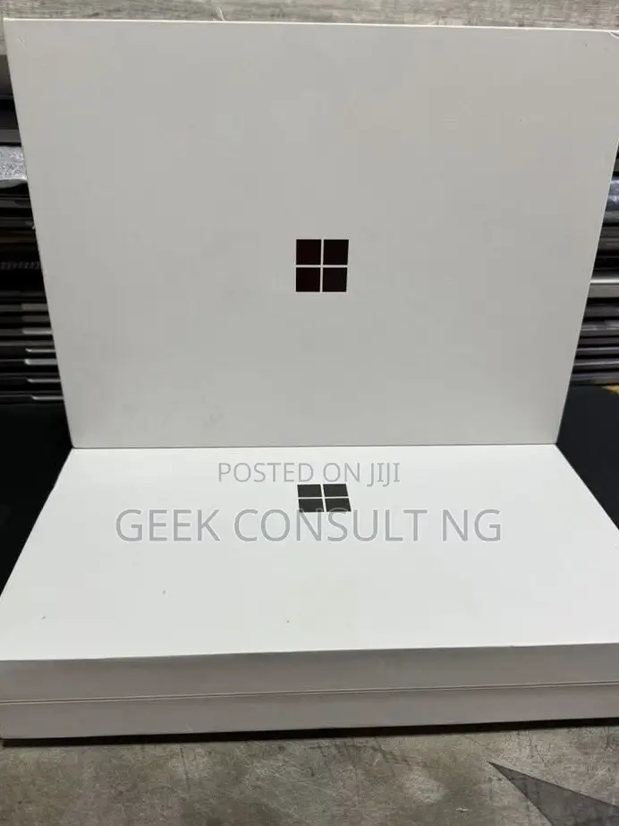New Microsoft Surface Pro 11th Edition, a Copilot+ PC 16GB SSD 1T