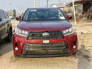Toyota Highlander SE 4x4 V6 (3.5L 6cyl 8A) 2018 Red