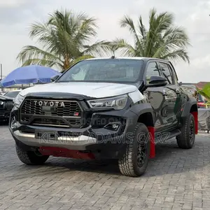 New Toyota Hilux 2025 Black