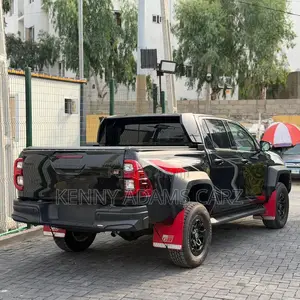 New Toyota Hilux 2025 Black