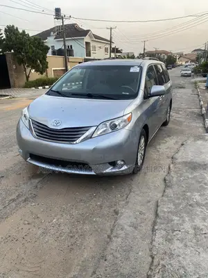 Toyota Sienna 2014 Silver