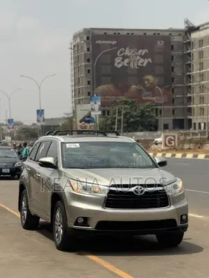 Toyota Highlander 2016 Gold