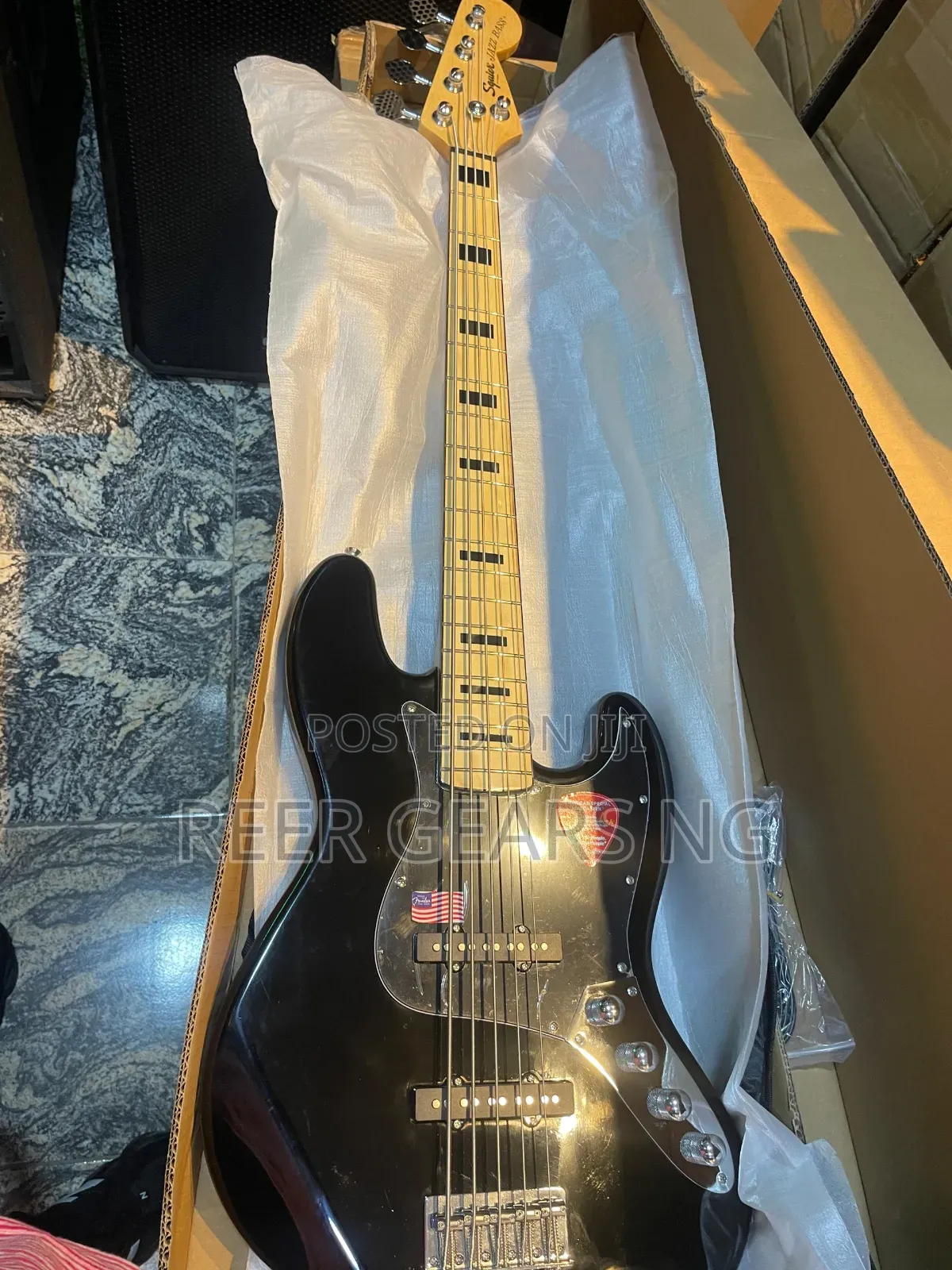 Black Fender Jazz Series Bass 5 Strings Active