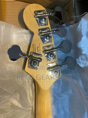 Black Fender Jazz Series Bass 5 Strings Active