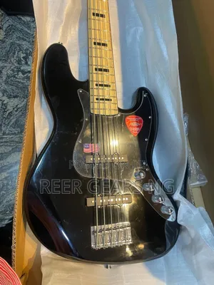 Black Fender Jazz Series Bass 5 Strings Active