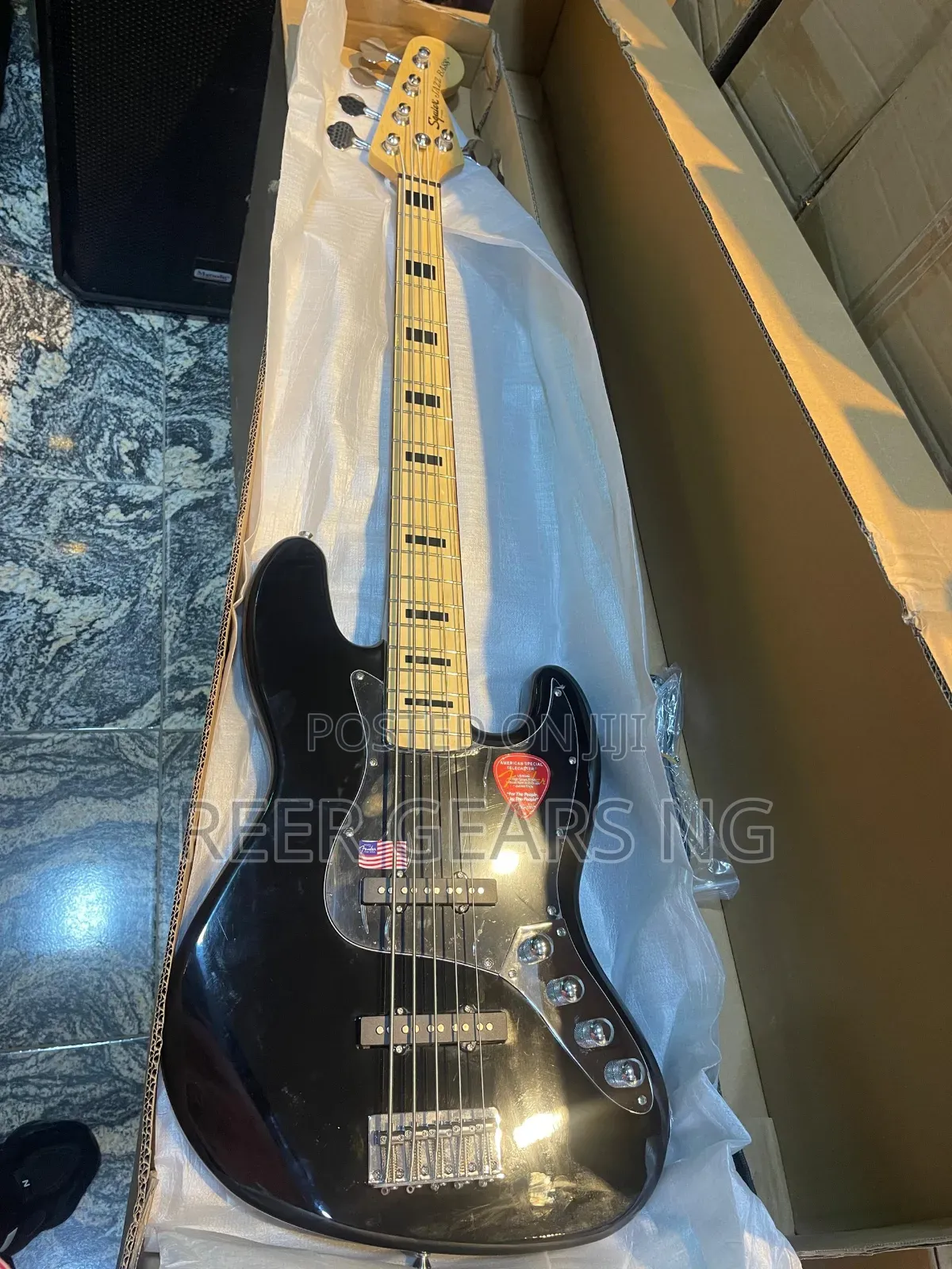 Black Fender Jazz Series Bass 5 Strings Active
