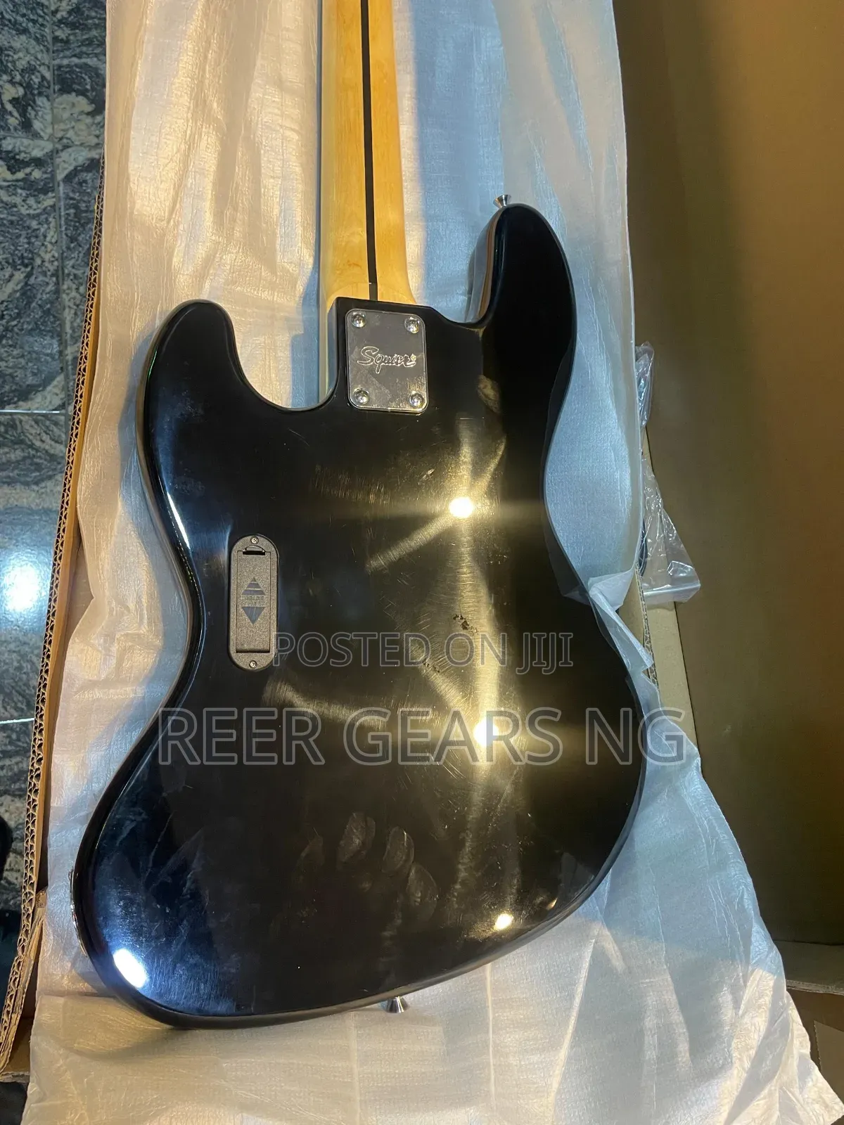 Black Fender Jazz Series Bass 5 Strings Active