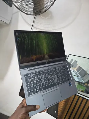 Laptop HP ZBook Firefly G8 8GB Intel Core i5 SSD 256GB