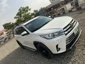 Toyota Highlander XLE 4dr SUV AWD (3.5L 6cyl 6A) 2015 Off white