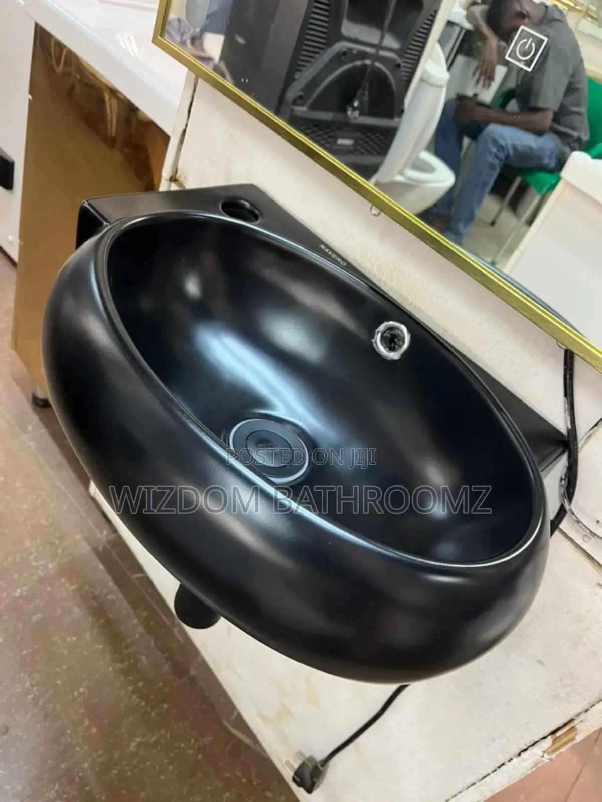 Executive Black Hanging Basin