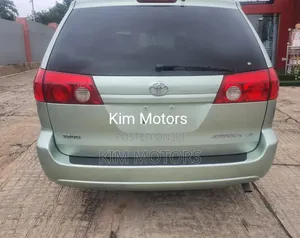 Toyota Sienna LE 2009 Green