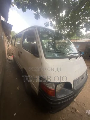 Toyota HiAce 1988 White