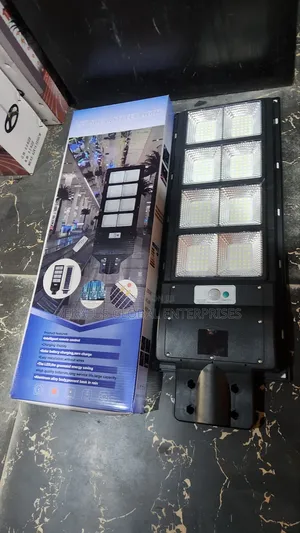 Powerful Solar Street Light With Remote Comes in 8 Eyes Form