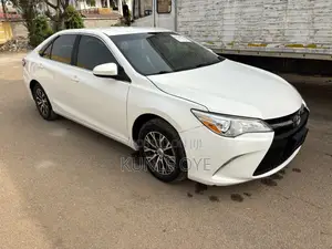 Toyota Camry LE 4dr Sedan (2.5L 4cyl 6A) 2015 White
