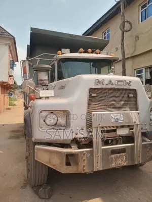 Mack Tipper