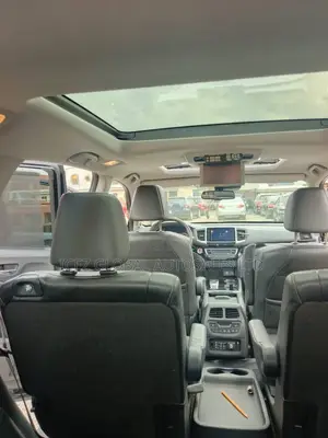 Honda Pilot Touring 4dr SUV 4WD (3.5L 6cyl 9A) 2016 Black