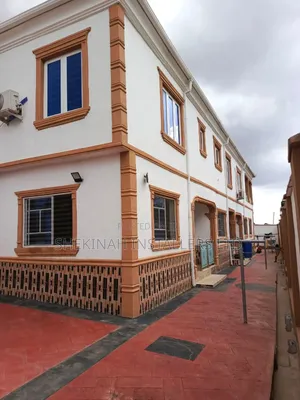 Furnished 2bdrm Block of Flats in Alakia Airport, Ibadan for sale
