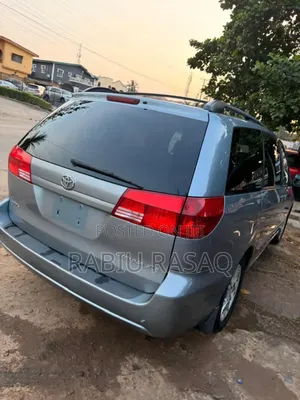 Toyota Sienna 2005 Blue