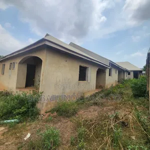 6bdrm Block of Flats in Soka for sale
