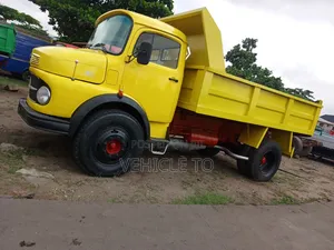 Mercedes Benz 1999 Yellow