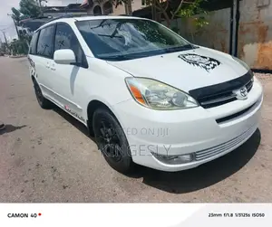 Toyota Sienna XLE 2005 White