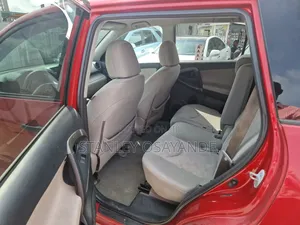 Toyota RAV4 2.5 2011 Red