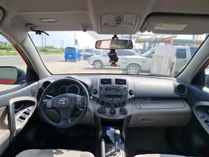 Toyota RAV4 2.5 2011 Red