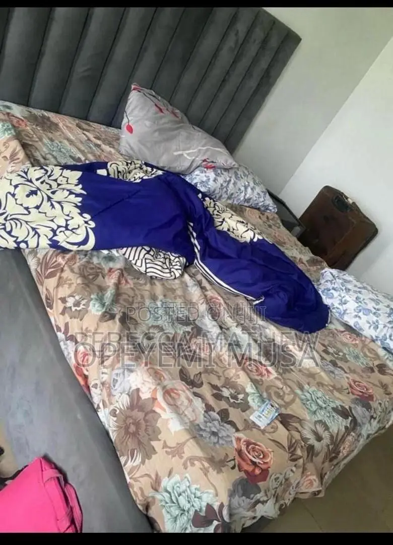 Bed Frame in Good Condition 6 by 6 Size