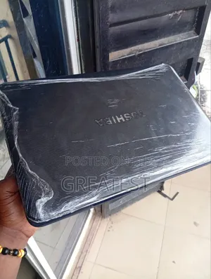 New Laptop Toshiba Satellite C850 4GB Intel Core i3 HDD 500GB