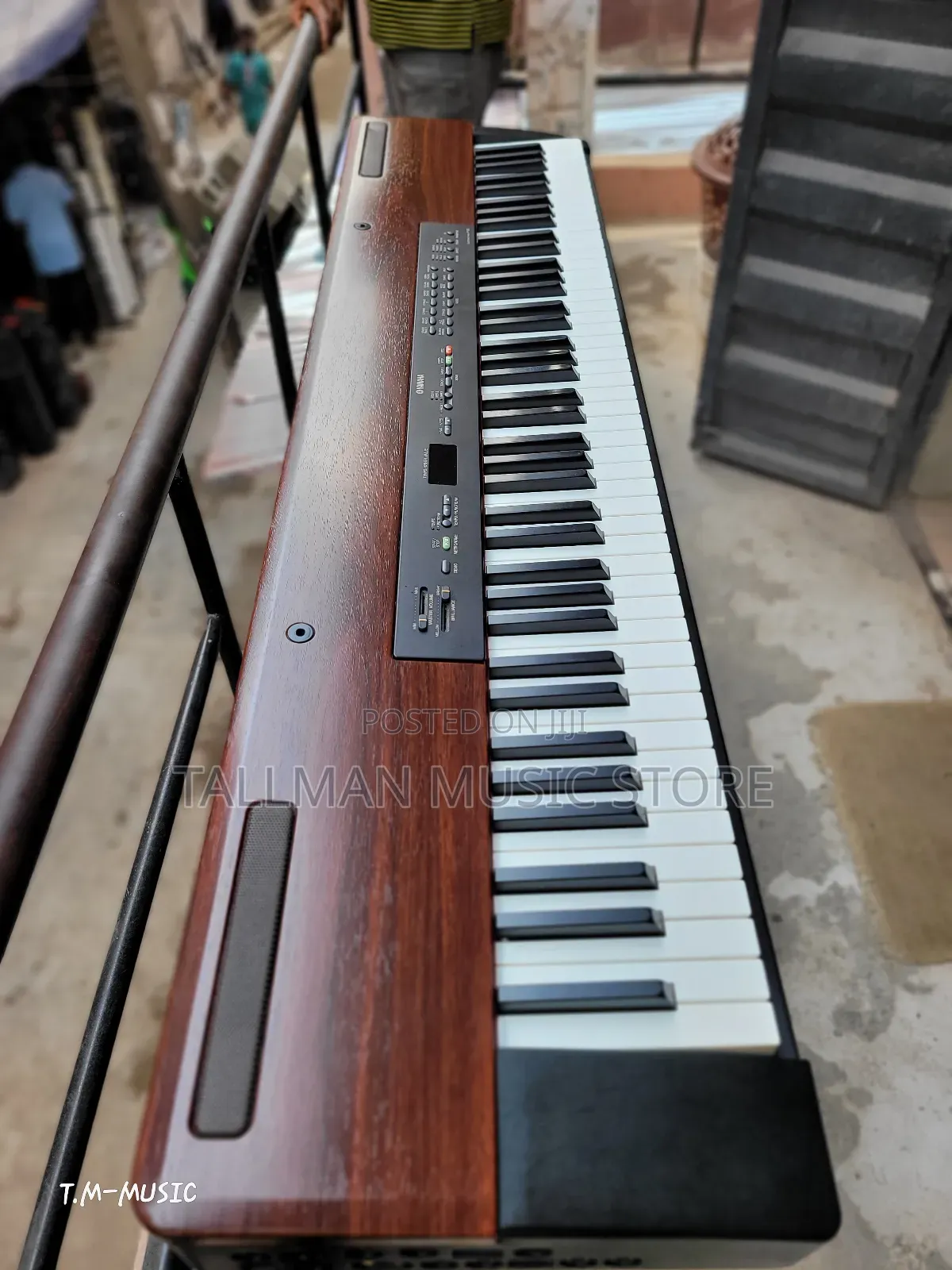 Yamaha P120