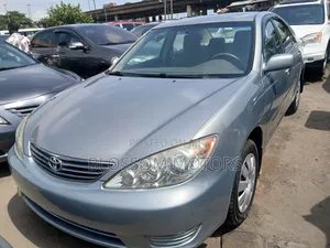 Toyota Camry LE 4dr Sedan (2.4L 4cyl 5A) 2005 Gray