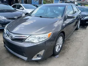 Toyota Camry XLE V6 4dr Sedan (3.5L 6cyl 6A) 2013 Gray