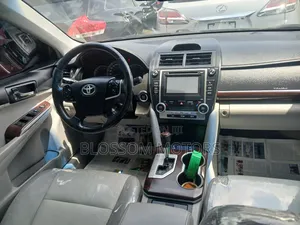 Toyota Camry XLE 4dr Sedan (2.5L 4cyl 6A) 2013 Black