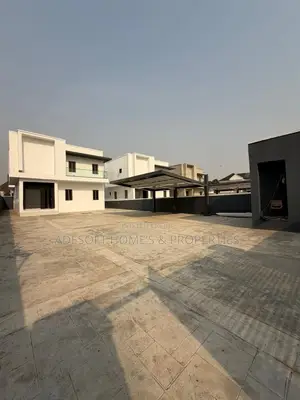 4bdrm Duplex in Aerodrome Gra, for sale
