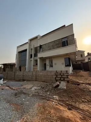 4bdrm Duplex in Carlton Gate Estate, for sale