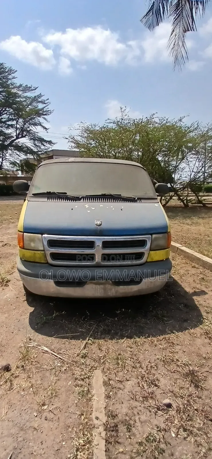 Dodge B2000 2013 Yellow