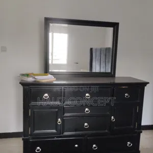 Dresser With Mirror