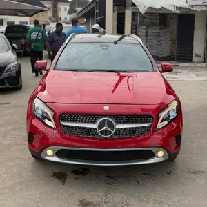 Mercedes-Benz GLA 250 2017 Red