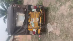 TVS King Cargo 2021 Yellow