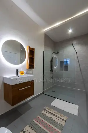 Luxury 2 Bedroom Apartment With Swimming Pool/Gym