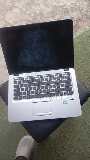 Laptop HP EliteBook 820 G3 8GB Intel Core i5 HDD 500GB