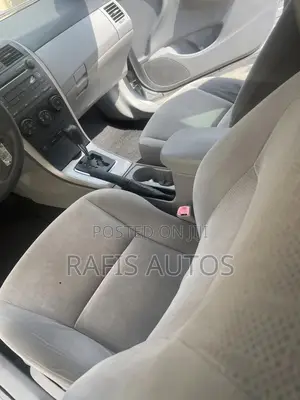 Toyota Corolla L 4dr Sedan (1.8L 4cyl 5M) 2013 Silver