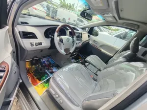Toyota Sienna Limited 7 Passenger 2012 Silver